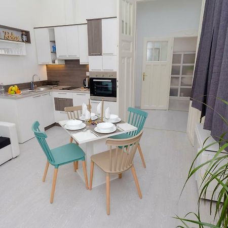 Boutique Residence Jokai - Apartment In The City Center บูดาเปสต์ ภายนอก รูปภาพ